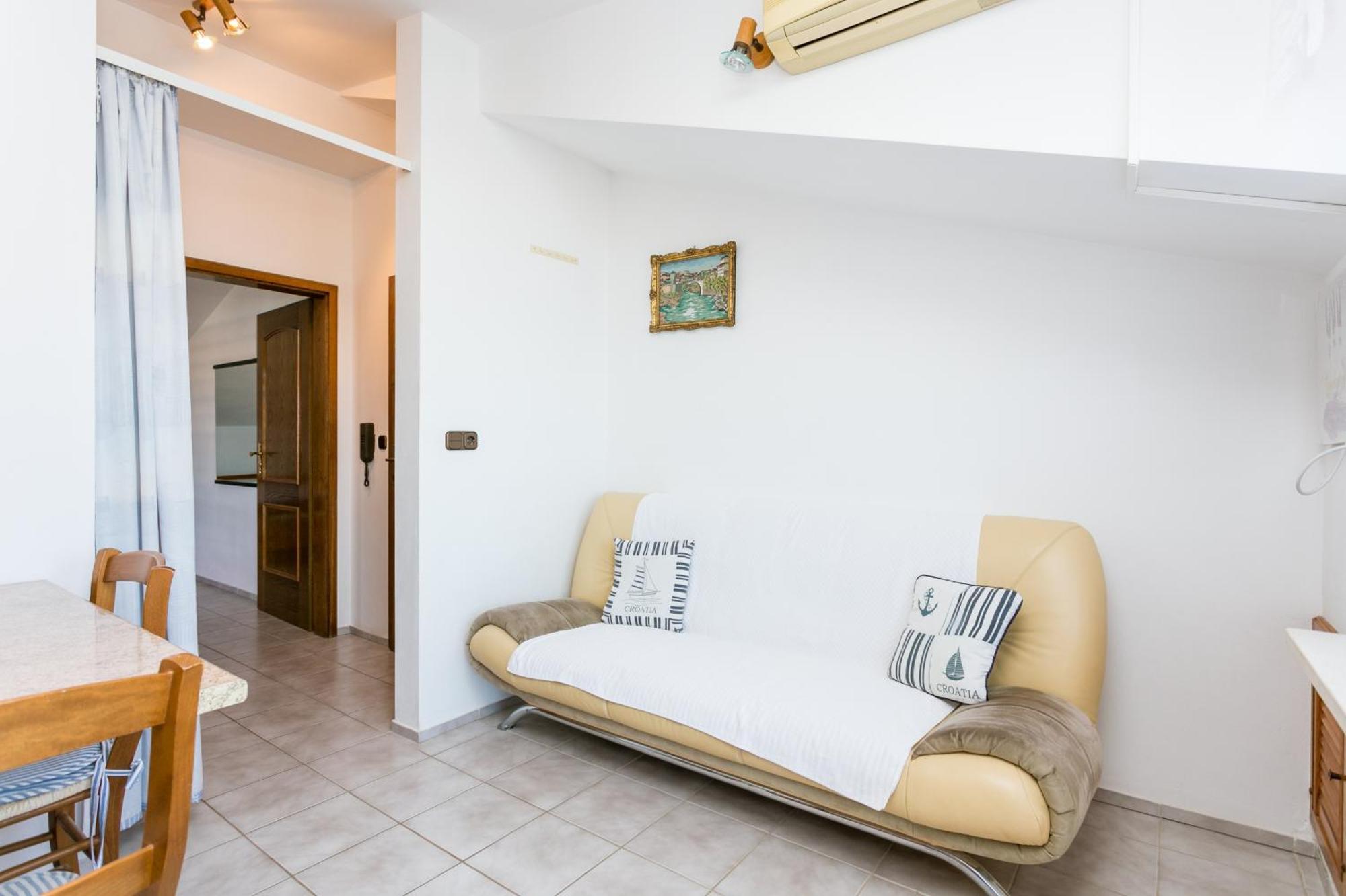 Seaside Apartments With A Swimming Pool Okrug Gornji, Ciovo - 11374 Trogir Pokoj fotografie
