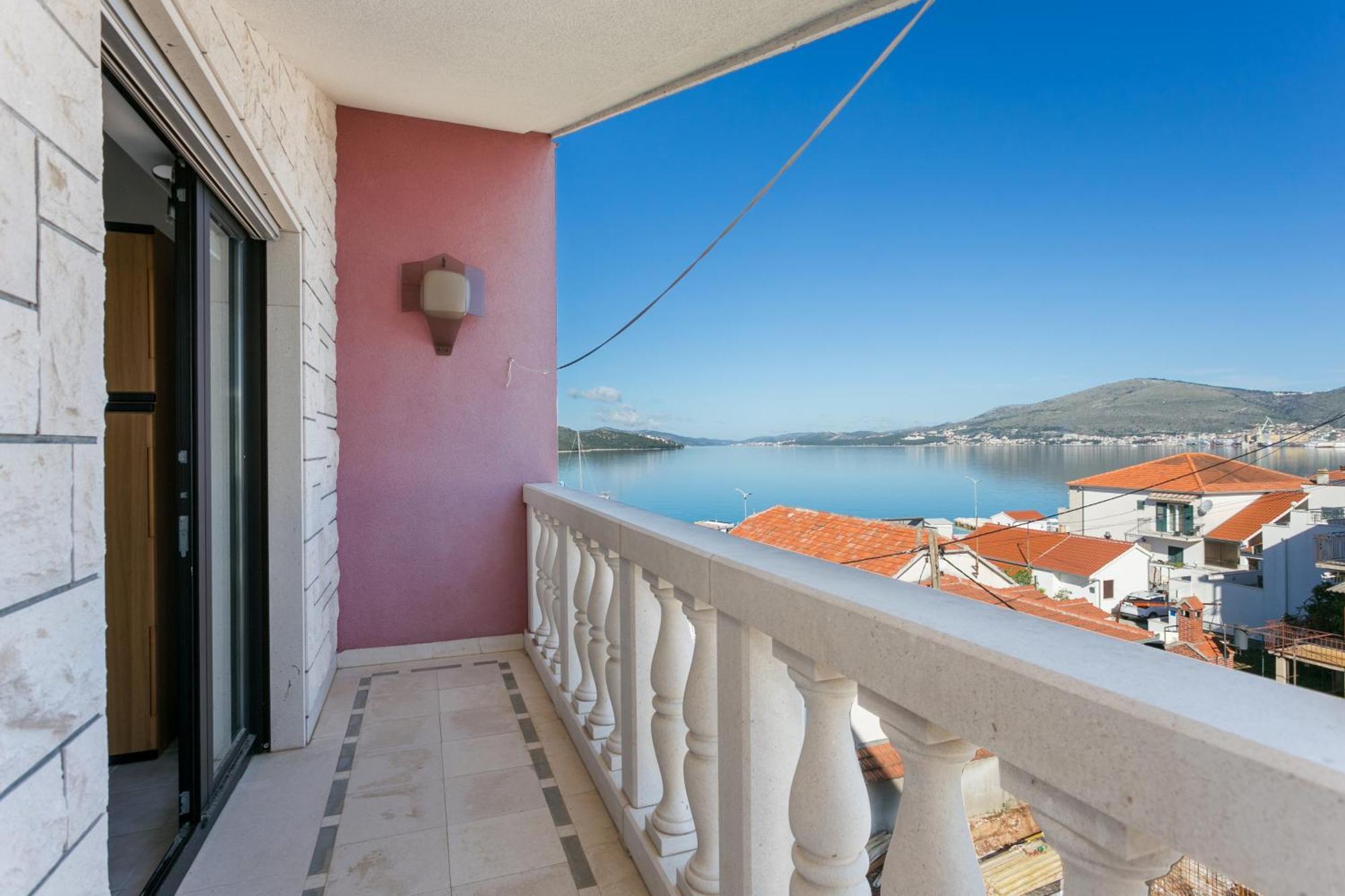 Seaside Apartments With A Swimming Pool Okrug Gornji, Ciovo - 11374 Trogir Exteriér fotografie