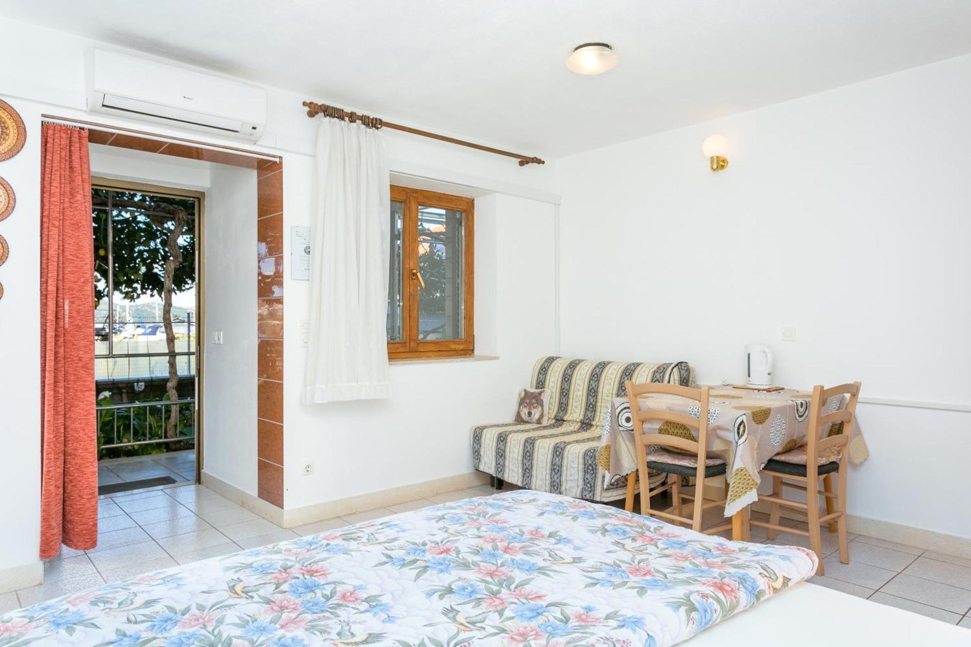 Seaside Apartments With A Swimming Pool Okrug Gornji, Ciovo - 11374 Trogir Pokoj fotografie